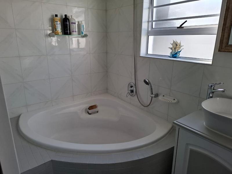 4 Bedroom Property for Sale in Dwarskersbos Western Cape